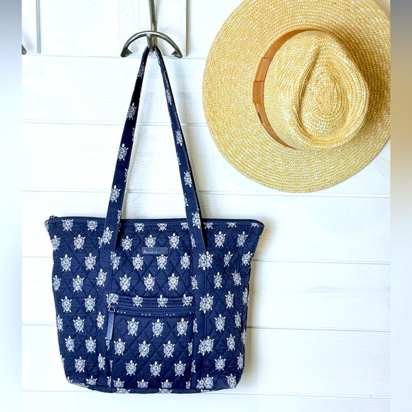 Vera Bradley Blue & White Turtle “Glenna Sea Turtles” Shoulder tote bag - Picture 1 of 16